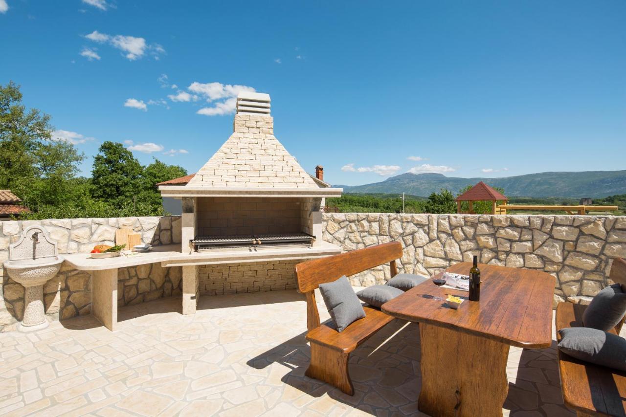 Villa Vesna With Sauna, Hot Tub Potpićan Buitenkant foto