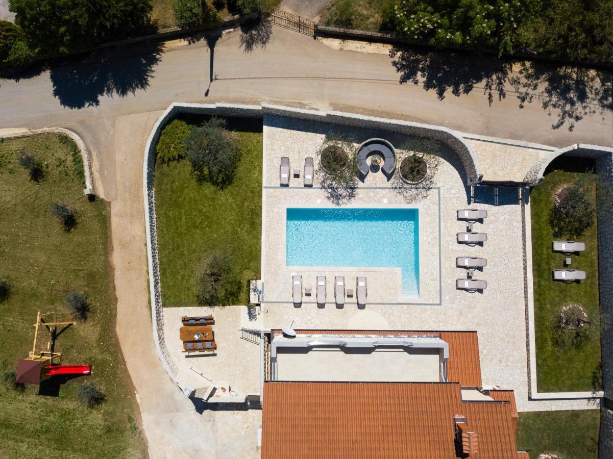 Villa Vesna With Sauna, Hot Tub Potpićan Buitenkant foto